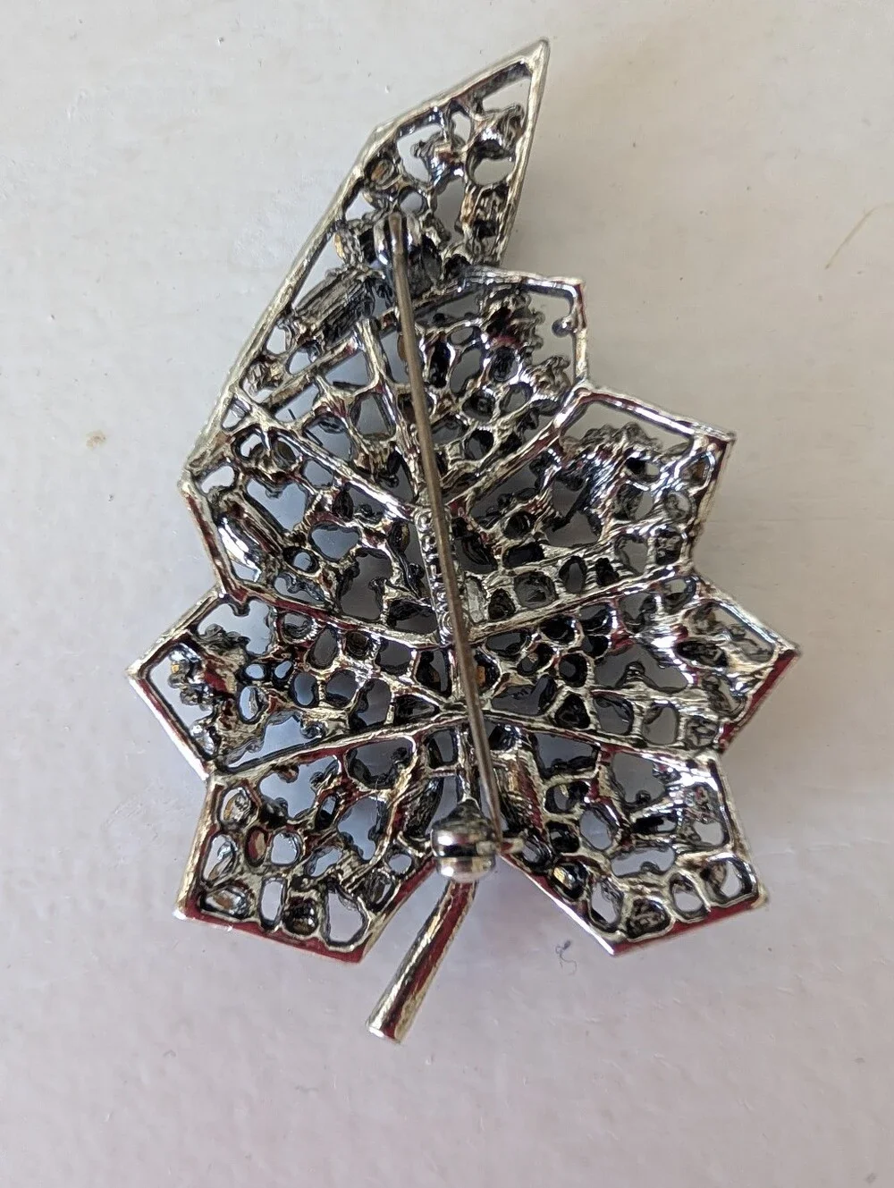 Vintage Weiss Two Tone Blue Crystal Leaf Brooch - Elegant Women's Jewelry